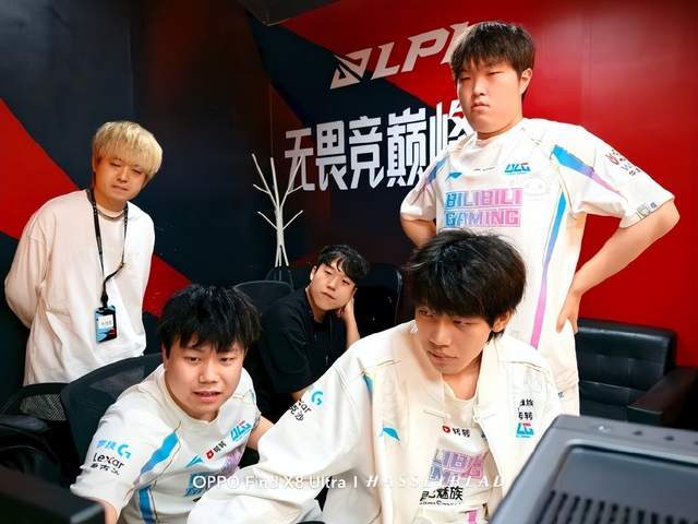 聚光灯下 聚光灯下